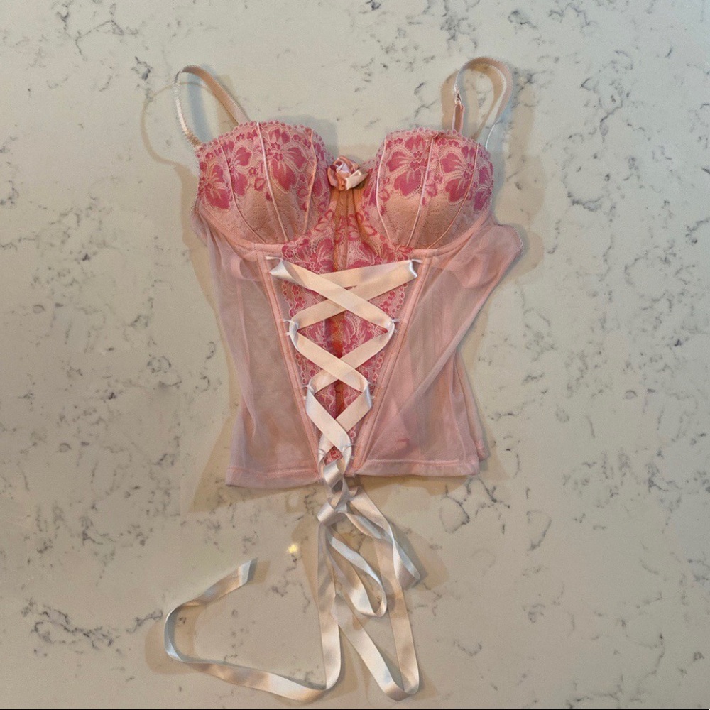 in search of vintage bustiers / corsets! 💕😊